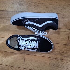 VANS off The Wall Old Skool ShoeLifestyle, Original Icon, Suede, Canvas Size 9